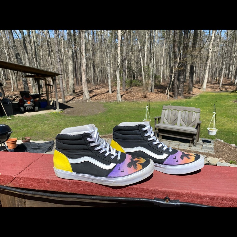 Sunset painted vans🌴